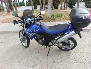 Moto Yamaha Azul y Negra