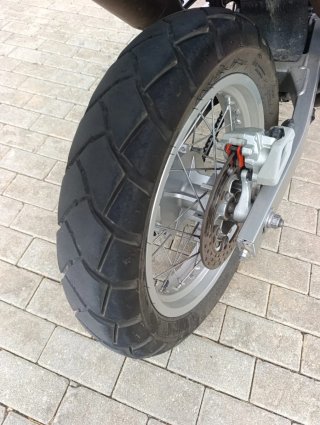 Moto Yamaha Azul y Negra