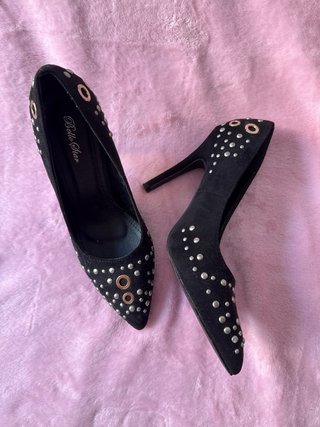 Zapatos de tacón negros con tachuelas talla 39