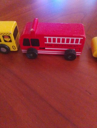Juguetes de madera: coche policía y bus