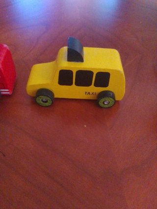 Juguetes de madera: coche policía y bus