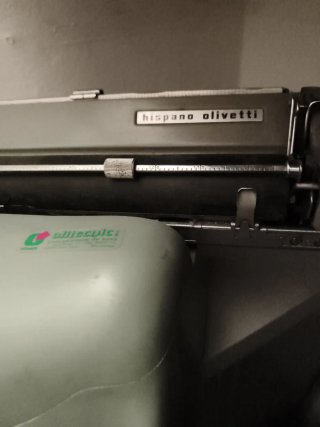 Máquina de escribir Hispano Olivetti