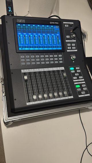 Mesa de mezclas digital Oqam Q24D Pro