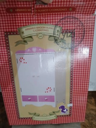Armario para muñecas blanco con corazones