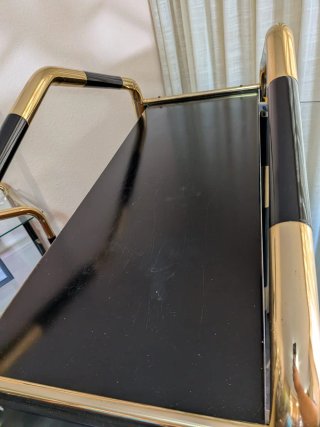 Mueble Vitrina para cristalería Negra y Dorada