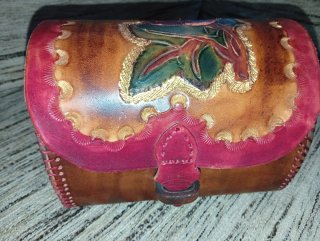 Porta joyero de cuero artesanal con rosas