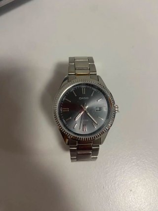 Reloj Casio Negro y Plateado