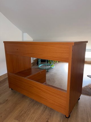 Scrivania in legno con ruote e cassetto