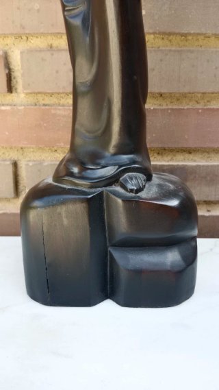 Escultura mujer balinesa madera