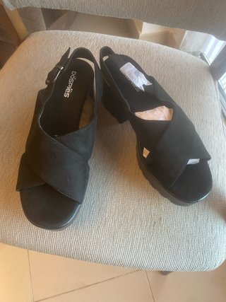 Sandalias Dospies Tacón Mujer Negras