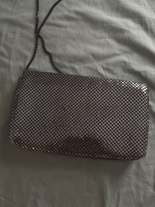 Bolso de fiesta plateado con cadena