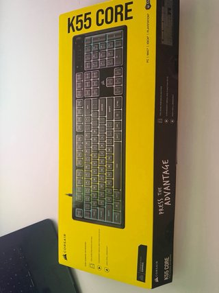 Teclado Corsair K55 Core RGB