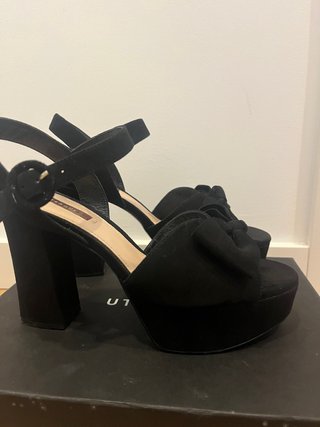 Sandalias plataforma tacón negras con lazo