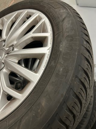 4 Ruedas con llantas y cubiertas audi originales