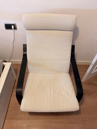 Sillón / Mecedora acolchada beige y madera negra