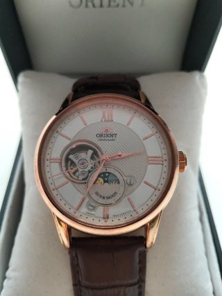 Reloj Orient Bambino Sun & Moon Open Heart.