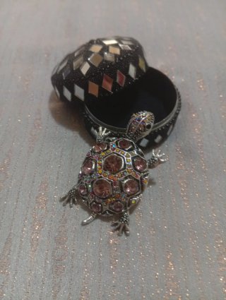 Spilla Tartaruga Portafortuna Stile Vintage