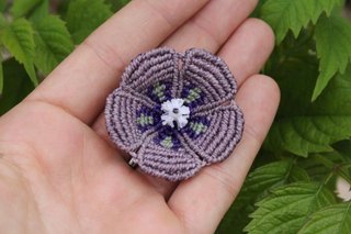 Broche flor macramé