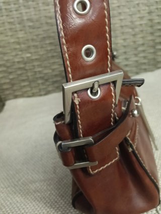 Bolso de hombro de piel marrón