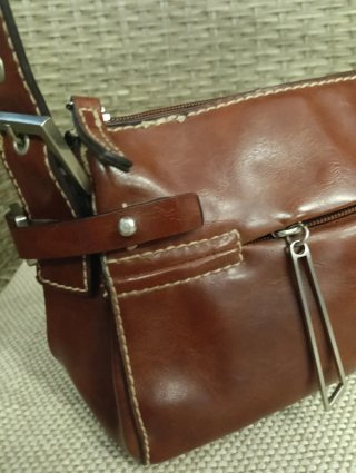 Bolso de hombro de piel marrón