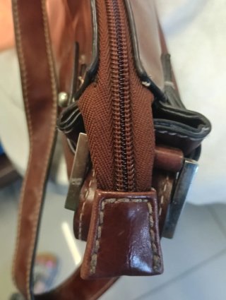 Bolso de hombro de piel marrón