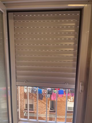 Ventana aluminio abatible