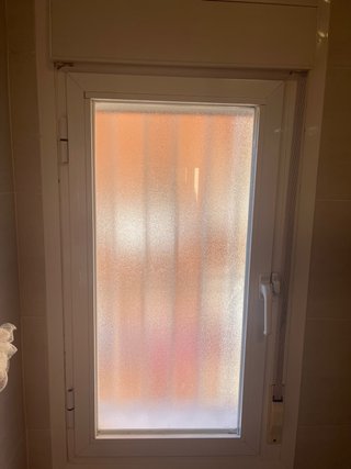 Ventana aluminio abatible