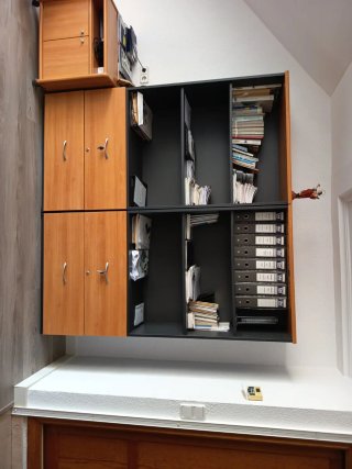 Mesa de oficina L con 2 estanterías