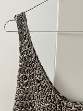 Top de punto beige y negro