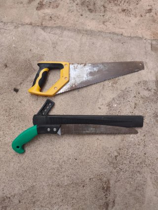 Lote de 2 sierras manuales