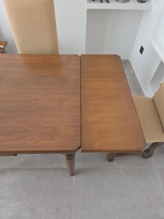 Mesa de comedor y 4 sillas