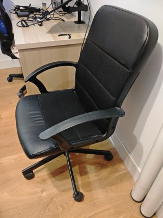 Silla de oficina negra