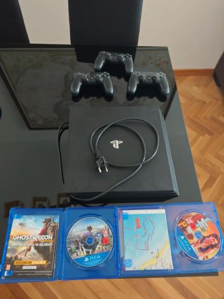 PS4 Pro + GTAV y Watch Dogs 2