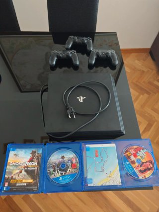 PS4 Pro + GTAV y Watch Dogs 2