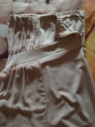 Vestito beige con perline