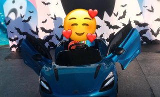 Coche de juguete azul