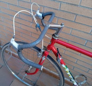 Bicicleta de carretera roja