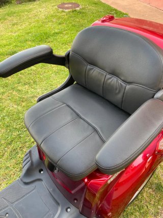 Moto movilidad reducida 4 ruedas