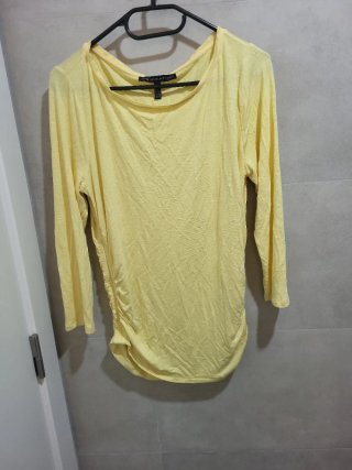 Camiseta amarilla White House Black Market