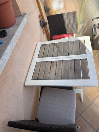 Mesita de terraza de madera