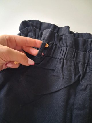 Pantaloncini neri cotone vita alta bottoni