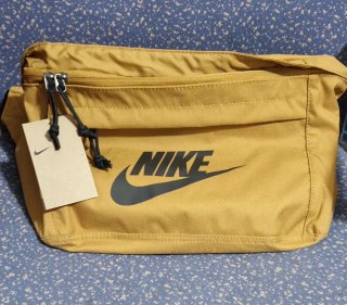 Riñonera Nike Tech Hip Pack Multiusos