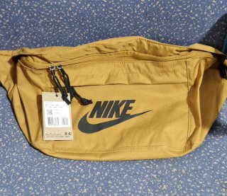 Riñonera Nike Tech Hip Pack Multiusos