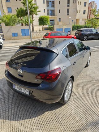 Opel Astra 2011
