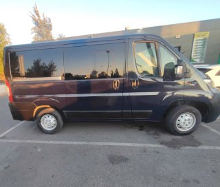 Alquiler de turismo furgoneta 9 plazas