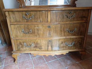 Cómoda antigua madera con espejo