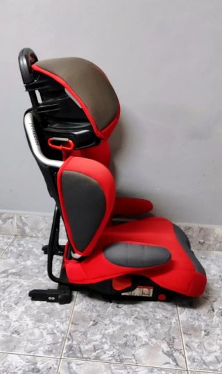 Silla de coche infantil roja