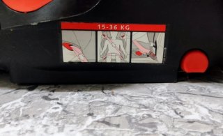 Silla de coche infantil roja