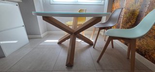 Mesa redonda de cocina cristal y madera