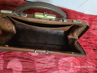 Maletín médico antiguo de cuero